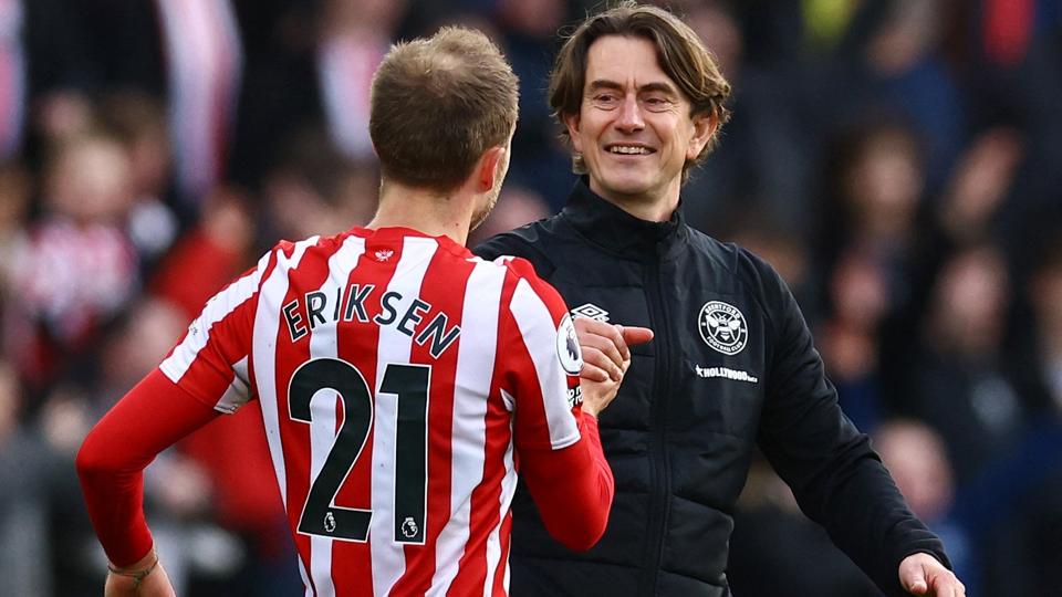 I sidste sæson var Thomas Frank og Christian Eriksen kolleger i Brentford. Nu er de konkurrenter efter Eriksens skifte til Manchester United. <i>David Klein/Reuters</i>