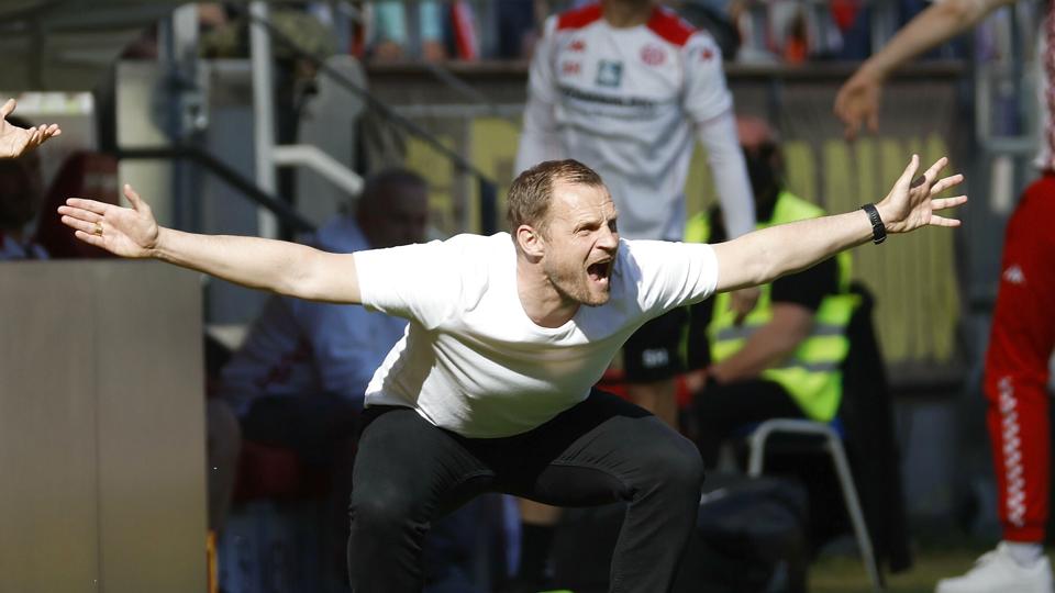Bo Svensson er meget livlig på sidelinjen som træner for Mainz i den tyske Bundesliga. Det udløste syv advarsler i sidste sæson. <i>Heiko Becker/Ritzau Scanpix</i>