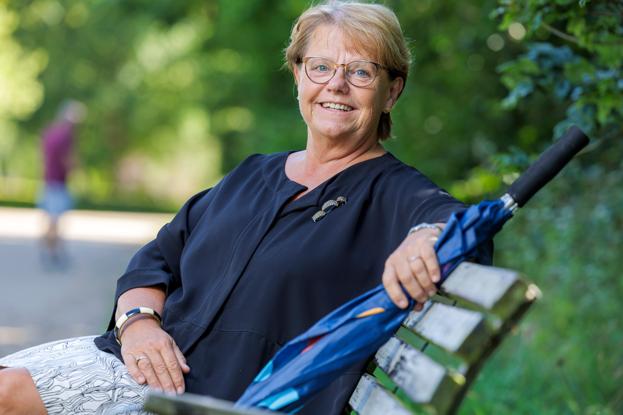 Denise Bakholm, 61 år, bor i Vejgaard og arbejder til daglig som centerchef. <i>Foto: Henrik Bo</i>