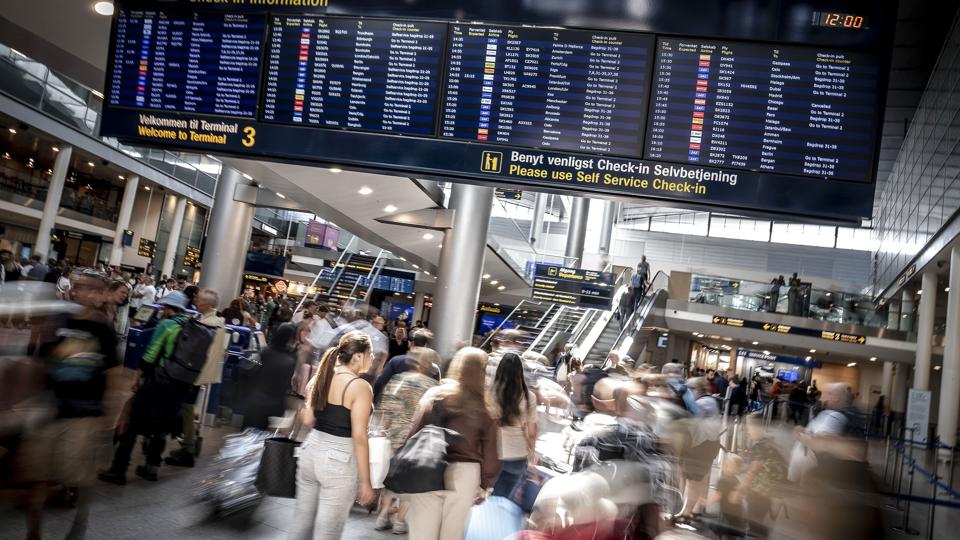 Cirka 2,4 millioner passagerer har i juli rejst via Københavns Lufthavn, viser passagertal fra lufthavnen. Det er dobbelt så mange som juli sidste år og den bedste måned under coronapandemien, siger kommerciel direktør. (Arkivfoto). <i>Mads Claus Rasmussen/Ritzau Scanpix</i>