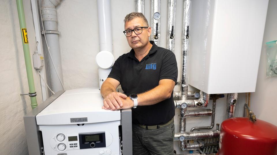 Lars Otte Koefoed ærgrer sig over, at regningen på naturgas er løbet løbsk. Det går ud over de unges fritid. <i>Foto: Claus Søndberg</i>