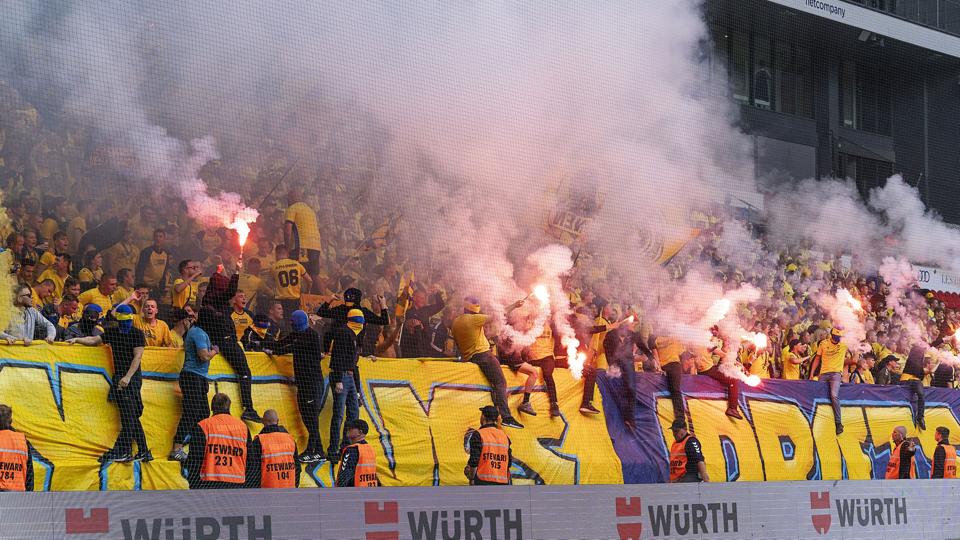 Der var uroligheder efter søndagens kamp imellem FC København og Brøndby IF. Det får nu justitsminister Mattias Tesfaye (S) til at indkalde fodboldens aktører til møde. <i>Claus Bech/Ritzau Scanpix</i>