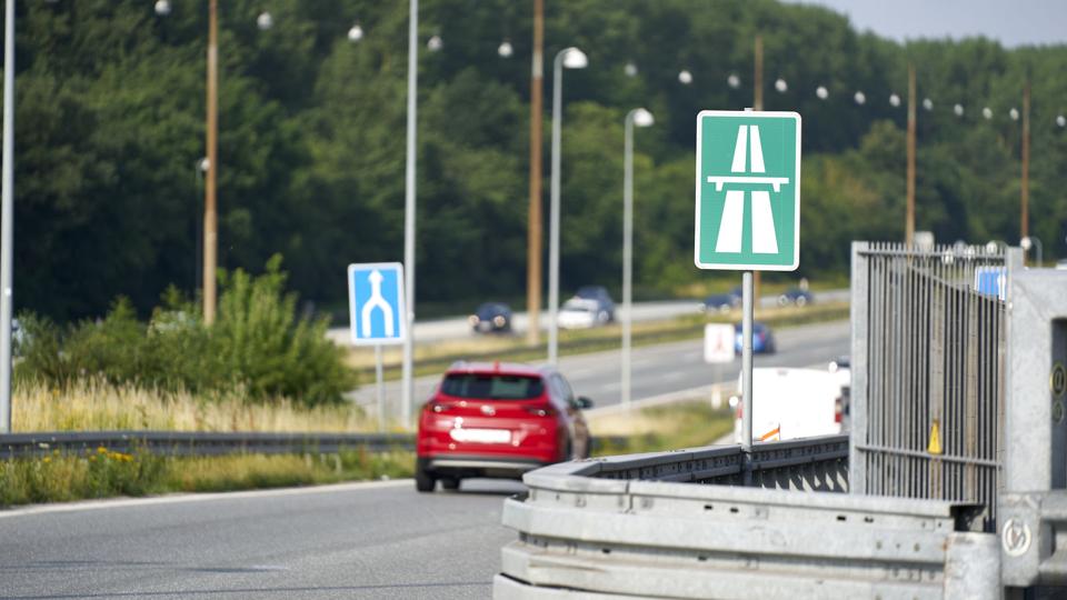 Flere overholder fartgrænserne på motorvejene i Danmark, viser beregninger fra Vejdirektoratet, der blandt andet påpeger opmærksomhed på at spare brændstof. (Arkivfoto). <i>Signe Goldmann/Ritzau Scanpix</i>