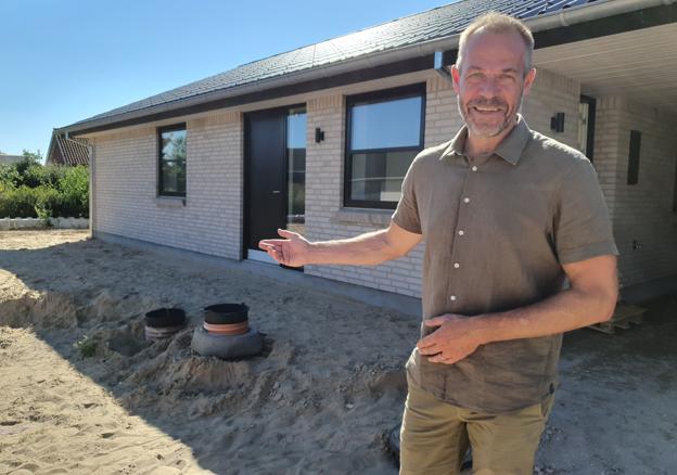 Søren Nørgaard var tilfreds med torsdagens fremvisning og sammenkomst for de kommende beboere i Drachmannshave. <i>Foto: Simon Jensen</i>