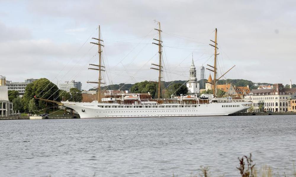 Sea Cloud Spirit er 138 meter langt og 17 meter bredt og har plads til 136 passagerer og 85 besætningsmedlemmer. Sea Cloud Spirit er 138 meter langt og 17 meter bredt og har plads til 136 passagerer og 85 besætningsmedlemmer.