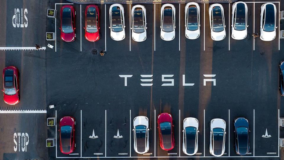 Kongressen har godkendt en lovpakke til en værdi af 430 milliarder dollar, der blandt andet indeholder incitamenter til at købe elektriske biler og øge udbredelsen af vedvarende energi. (Arkivfoto) <i>Josh Edelson/Ritzau Scanpix</i>