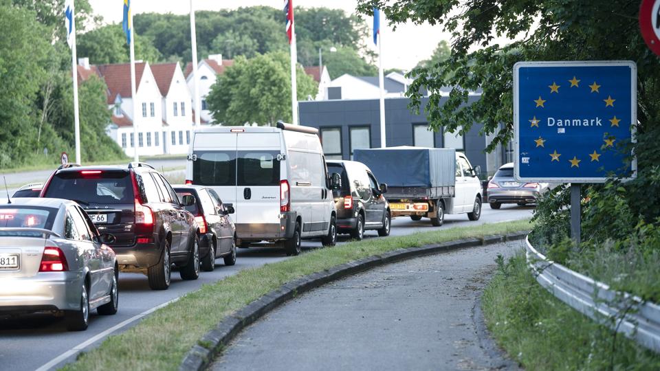 Tusindvis af ferierende kør selv-borgere har i sommer siddet i kø i timevis på grund af grænsekontrollen mellem Danmark og Tyskland. (Arkivfoto). <i>Claus Fisker/Ritzau Scanpix</i>