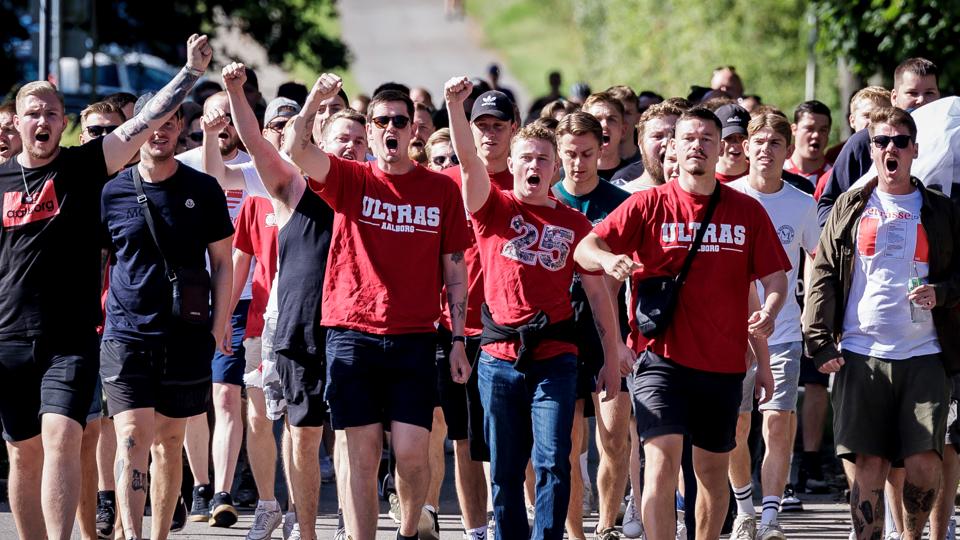 AaB-fans mødte talstærkt op til lørdagens superligatræning på Hornevej.