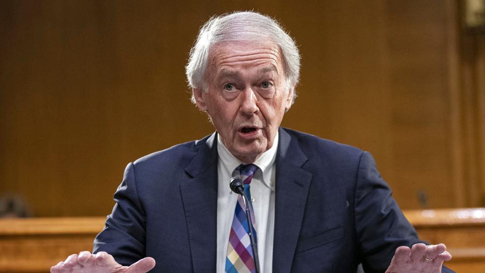 Der er i alt fem personer med i delegationen, som den demokratiske senator Ed Markey (på billedet) fra Massachusetts står i spidsen for. (Arkivfoto). <i>Al Drago/Ritzau Scanpix</i>