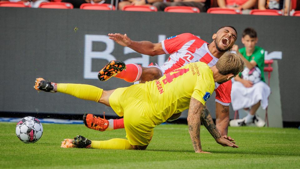 AaB har problemer, der udspringer af valg langt væk fra banen. <i>Foto: Martin Damgård</i>