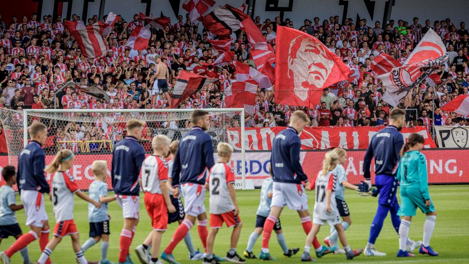 Søndag mødte AaB FC Nordsjælland på Aalborg Portland Park. <i>Foto: Martin Damgård</i>
