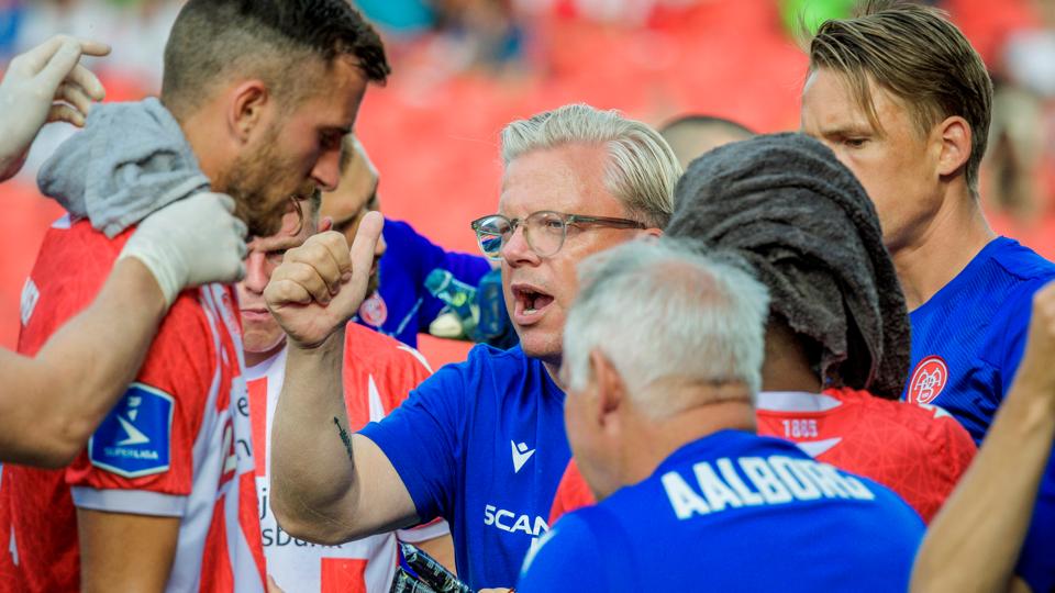 Lars Friis var alt andet end tilfreds med første halvleg mod FC Nordsjælland. <i>Foto: Martin Damgård</i>