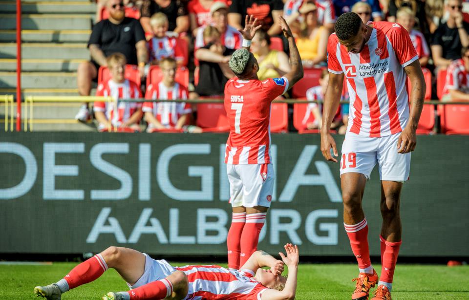 Der er blevet foretaget en enkelt ændring i AaB's startopstilling til søndagens kamp mod Brøndby i forhold til de 11, der begyndte den seneste kamp mod FC Nordsjælland. <i>Foto: Martin Damgård</i>