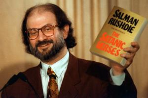 Rushdie topper dansk bestsellerliste: Hele årets salg lå i weekenden