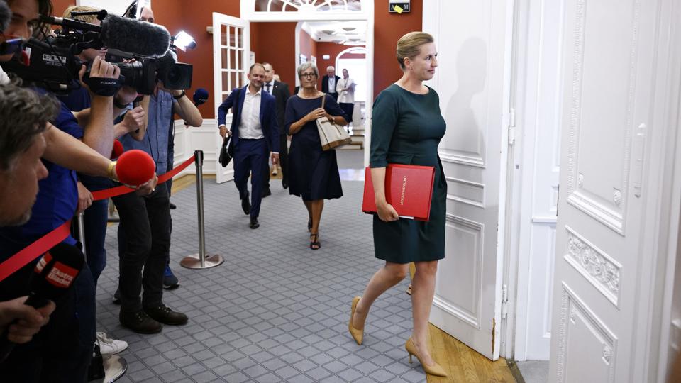 Statsminister Mette Frederiksen (S) ankommer til møde i Granskningsudvalget på Christiansborg i København. <i>Philip Davali/Ritzau Scanpix</i>