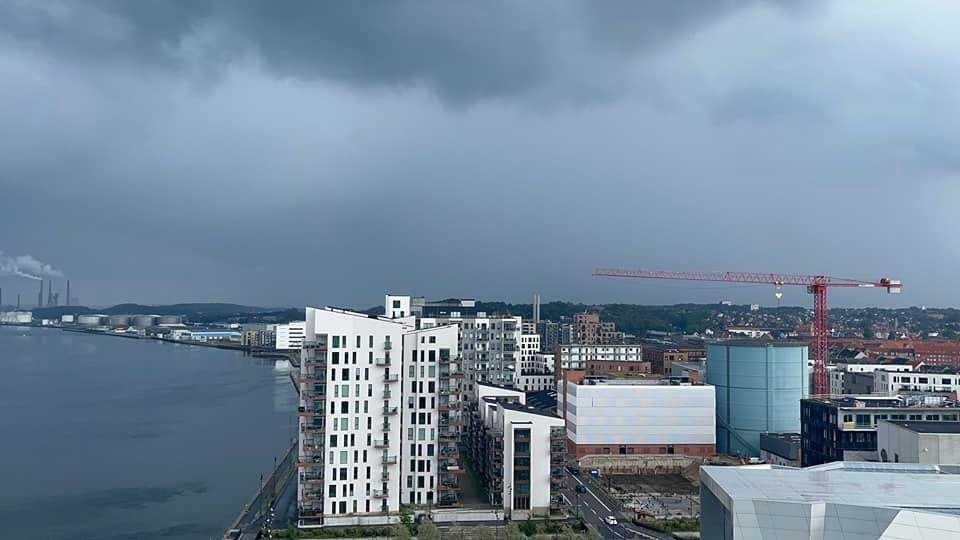 Aalborg blev udsat for et voldsomt regnvejr hen ad eftermiddagen. <i>Privatfoto: Luani Hinrup Elnif</i>