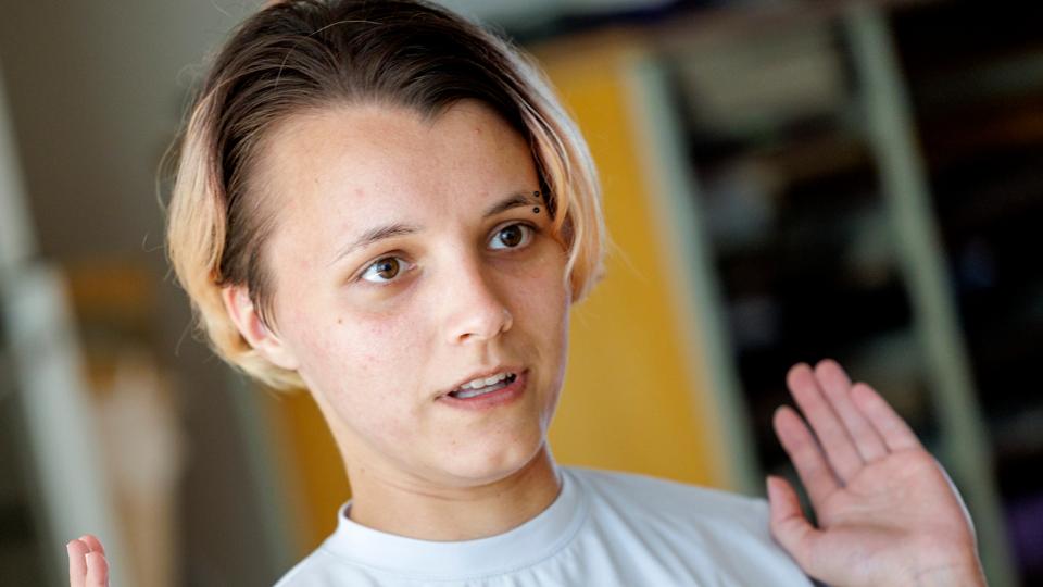 23-årige Liudmyla fra Odessa fortæller om livet i Danmark. <i>Foto: Henrik Bo</i>