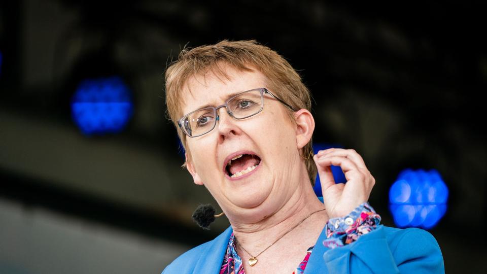 Konstitueret formand i Kristendemokraterne, Marianne Karlsmose, holder partiledertale på Hovedscenen på Folkemødet i Allinge i juni. <i>Ida Marie Odgaard/Ritzau Scanpix</i>