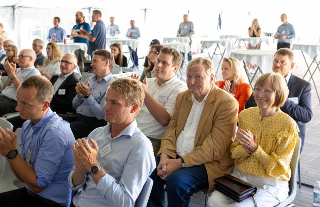 Prisen blev uddelt i forbindelse med Erhverv Hjørrings årlige Business Get Together i baghaven på Amtmandstoften.