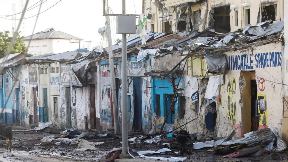 Her ses ruinerne af det engang så populære Hotel Hayat i Mogadishu, der er blevet ødelagt i kampe mellem jihadister og sikkerhedsstyrker. <i>Feisal Omar/Reuters</i>