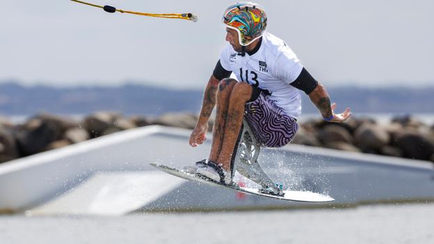 Godt 200 wakeboardere fra 17 nationer har i en uge været samlet til EM-dyst i Thy Cablepark, hvor de danske deltagere helt som forventet er oppe mod konkurrenter med et langt mere professionelt set up i ryggen. <i>Foto: Henrik Bo</i>