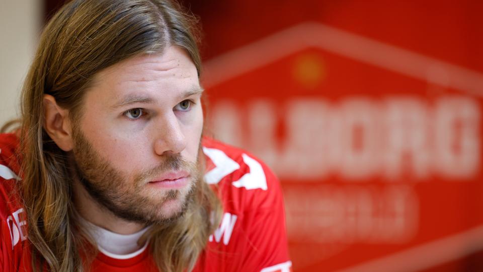 Mikkel Hansen kommer i aktion tidligere for Aalborg Håndbold end forventet. <i>Foto: Torben Hansen</i>