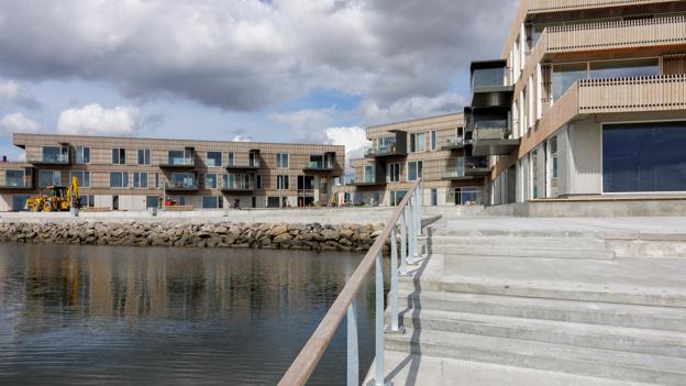 Lige nu står de lejligheder i bebyggelse på Sydhavnsvej, som beboerne havde taget i brug, tomme. I august fik beboerne for anden gang påbud om at fraflytte lejlighederne, fordi der ikke var givet tilladelse til at tage dem i brug. <i>Arkivfoto: Henrik Bo</i>