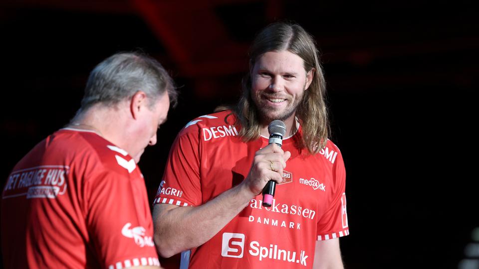 Mikkel Hansen blev præsenteret som rosinen i pølseenden for de 2000 fremmødte fans af Aalborg Håndbold. <i>Foto: Bente Poder</i>