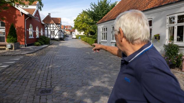 I centrum af Mariager bliver vejene spærret under folkemødet. Der bliver kun adgang for folk med særlig tilladelse. <i>Foto: Kim Dahl Hansen</i>