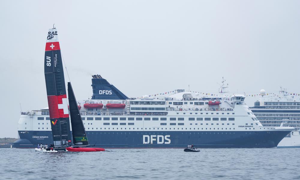 kapsejladsen fandt sted med krydstogtskibe og cruisefærger som baggrund. Her Oslobåden. kapsejladsen fandt sted med krydstogtskibe og cruisefærger som baggrund. Her Oslobåden.