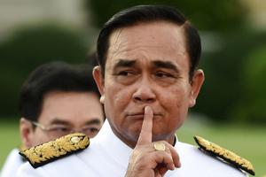 Thailands premierminister suspenderet af domstol