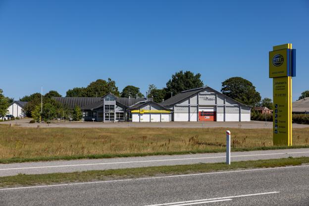Her på den gamle Toyota-grund kommer der to butikker på henholdsvis 2000 kvadratmeter og 1000 kvadratmeter. Politikerne i plan- og miljøudvalget har allerede sagt ja til, at der udarbejdes en lokalplan. Foto: Kim Dahl Hansen