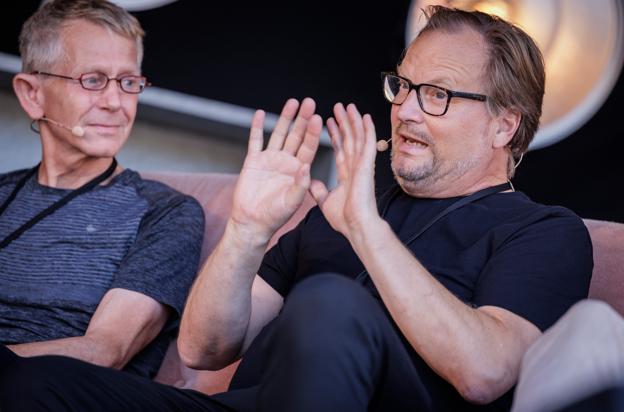 - Jeg vil have det fint med at samarbejde med arkitekter, der blander sig i samfundsdebatten, det er ikke noget, jeg går op i. Jeg er interesseret i faglighed og kemi, lyder det fra entreprenør Jørn Tækker (tv). <i>Foto: Martin Damgård</i>