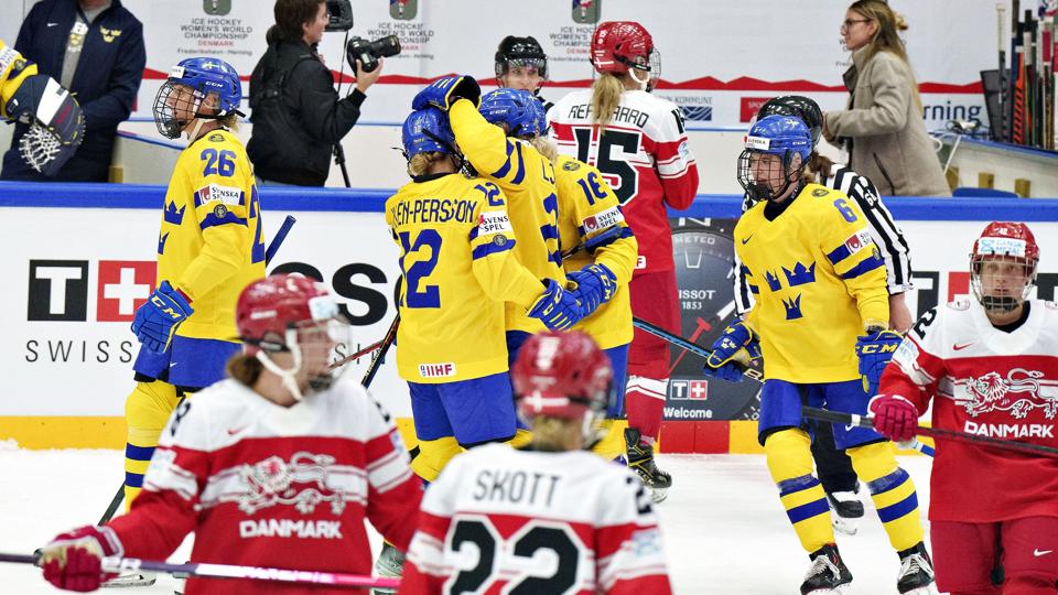 Sverige var skarpest og slog torsdag Danmark i Frederikshavn ved VM i ishockey. <i>Henning Bagger/Ritzau Scanpix</i>