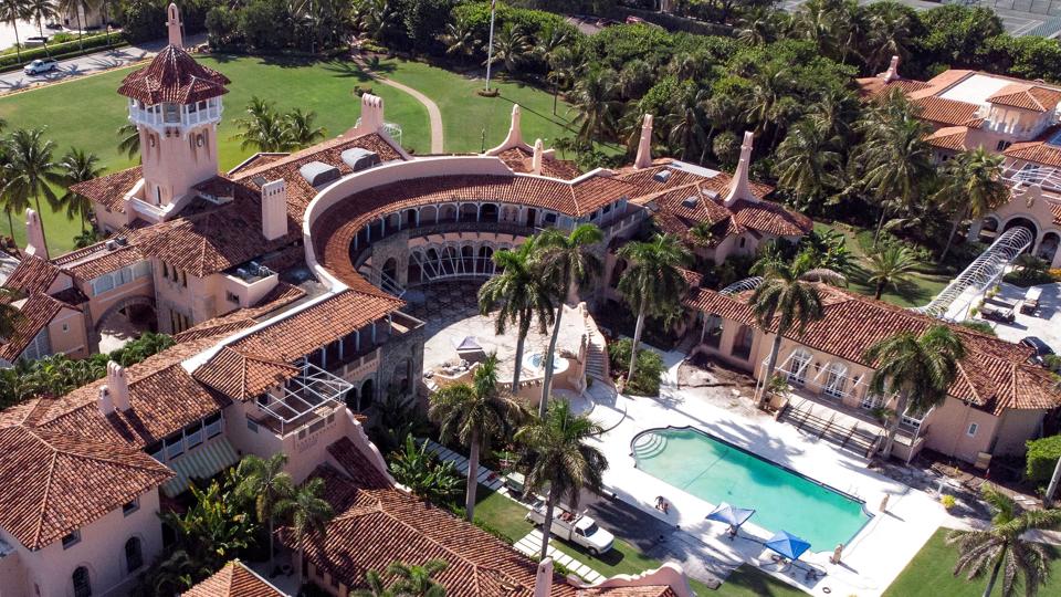 Tidligere præsident Donald Trump har bedt det amerikanske justitsministerium om en detaljeret liste over, hvad der blev beslaglagt fra hans hjem i Mar-a-Lago i Florida. (Arkivfoto). <i>Marco Bello/Reuters</i>