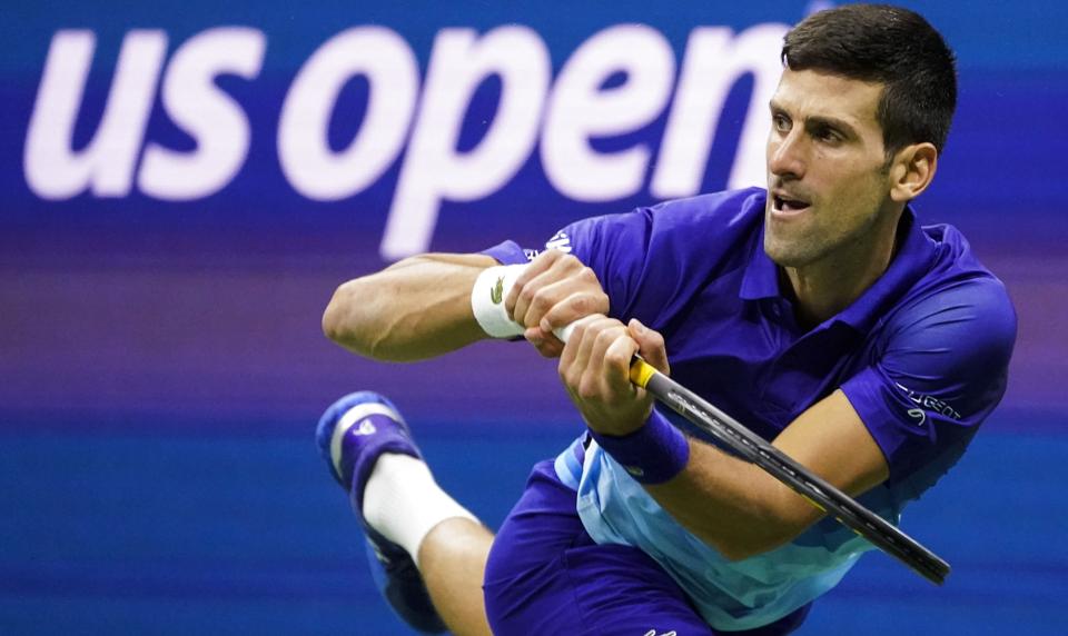 Grand slam-turneringen US Open bliver i år uden verdensstjernen Novak Djokovic. En af tidernes bedste mandlige tennisspillere må nemlig ikke rejse ind i USA. Serberen er ikke vaccineret mod covid-19. (Arkivfoto). <i>John Minchillo/Ritzau Scanpix</i>
