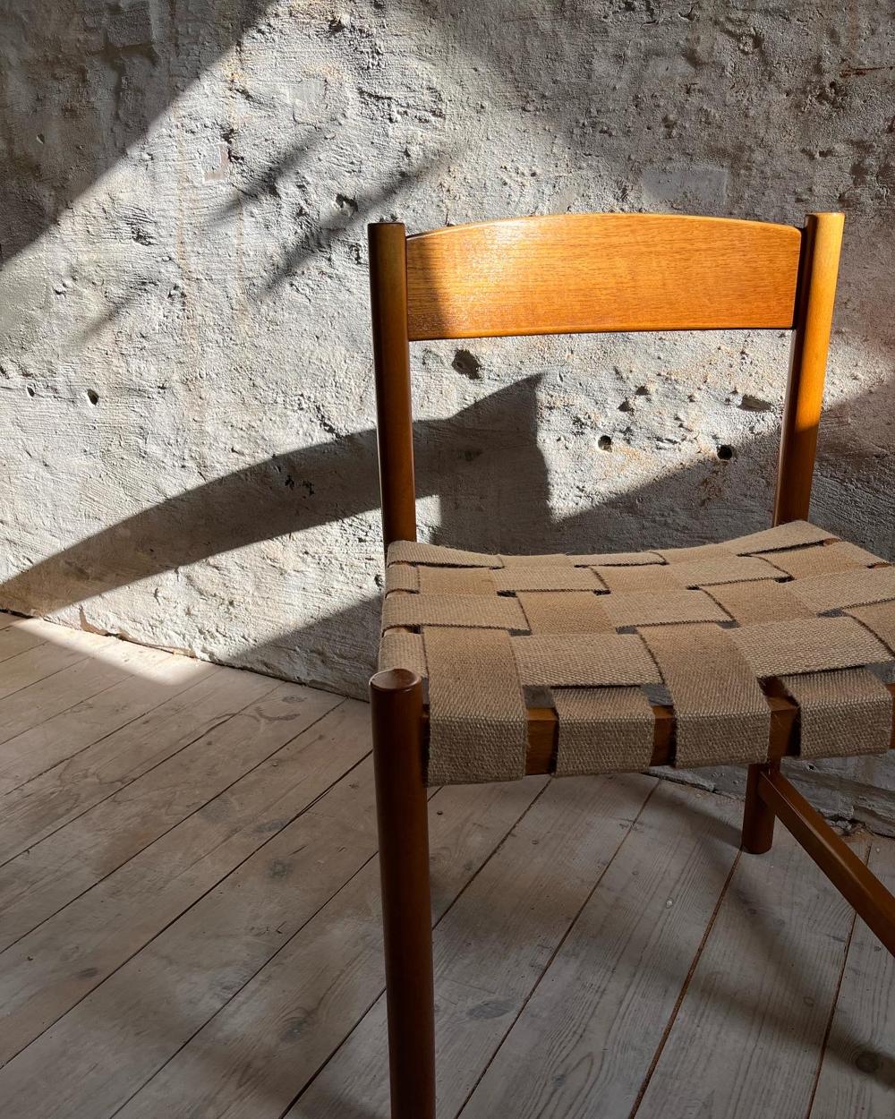 Didde Christiansens møbler er fremstillet i upcyclede og bæredygtige materialer som resttræ og det hurtigtvoksende jute, hun bruger til flet. Didde Christiansens møbler er fremstillet i upcyclede og bæredygtige materialer som resttræ og det hurtigtvoksende jute, hun bruger til flet.