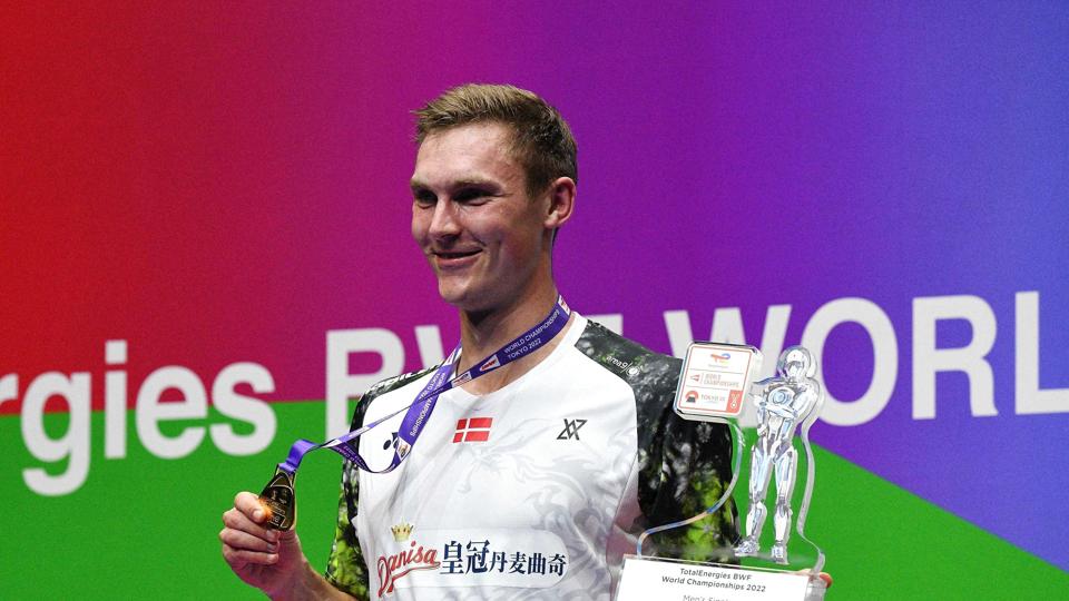 Viktor Axelsen har nu to VM-guldmedaljer i sin store præmiesamling. <i>Foto: Richard A. Brooks/Ritzau Scanpix</i>