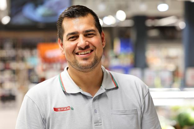 Spar-købmanden Thomas Nymann Geller har et bud på, hvordan kåringen skal bruges offensivt. <i>Foto: Bente Poder</i>