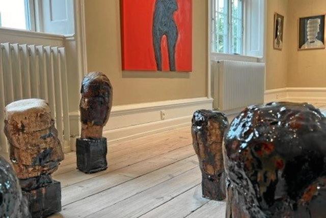 Bernd Hoffmann udstiller maleri og skulptur på alle etager i det Gamle Rådhus. Privatfoto