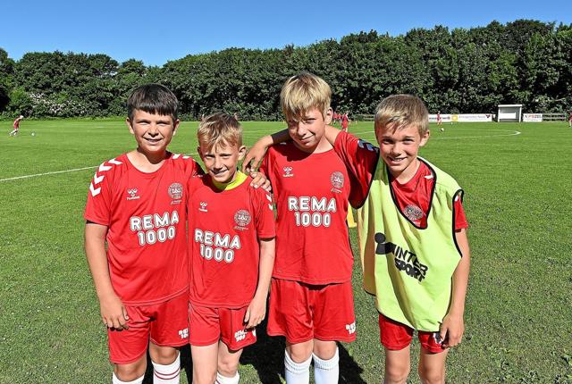 Glade fodboldbørn i alderen 5 til 13 år fra hele kommunen har indtaget Nors BKs baner på Vendbjerg. Her er det Kennet Jacobsen, Hillerslev (11), Mads Busk, Klitmøller (11), Daniel Nystruo, Østerild (12) og Chris Svaneborg Overgaard, Lønnerup (12) Foto: Ole Iversen