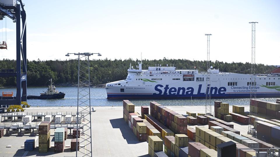 "Stena Scandica" ses her ankommet til havnen i Nynäshamn tirsdag formiddag. <i>10080 Fredrik Sandberg/Tt/Ritzau Scanpix</i>