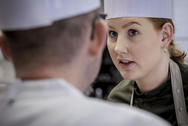 Stine Hartvig arbejder hårdt på at blive Danmarks bedste kokkeelev. Foto: Martin Damgård