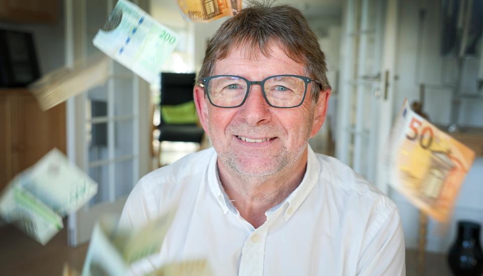 Fremtiden er nu kastet op i luften for bankdirektør Ole Peter Christensen. Medarbejderne i Spar Nord i Hjørring blev orienteret om hans stop 1. september. Den allersidste arbejdsdag bliver 1. december - præcis 30 år efter, at han flyttede sit arbejdsliv til Hjørring for første gang. <i>Foto: Bente Poder</i>