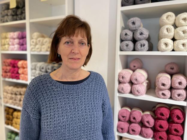 Hylderne bugner med garn i alle materialer og farver i den nye butik, Garn22. Foto: Line Ettinger Julsgaard