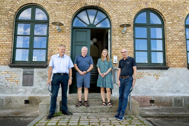 Folkene bag Løgstør Handler. Fra venstre selskabets direktør Asbjørn Berge, bestyrelsesformand Torben Frederiksen, udviklingskonsulent Michelle Christensen og næstformand Leif Ørsnæs Christensen. Folkene bag kontorfællesskabet har planer om ind imellem også selv at arbejde fra stedet. <i>Foto: Lars Pauli</i>