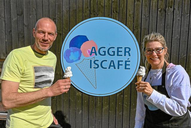 Indehaverparret af Agger iscafe: Lone Kiel og Mikael Andersen.