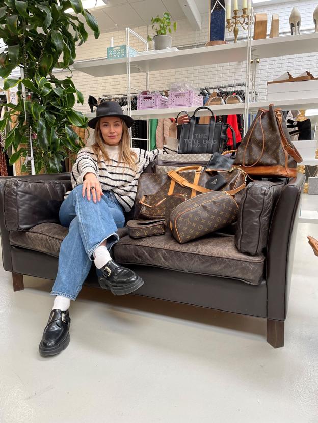 Cecilie Fisker sælger eksklusive og pre-loved tasker og farvestrålende sommerkjoler. Foto: Cecilie Fisker
