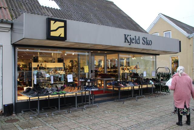 21. april 1972 åbnede de dengang 24-årige Anne Grethe og Kjeld Søndergaard skobutikken Kjeld Sko i Hurups gågade. Siden 1976 har butikken haft adresse i Bredgade 143. Arkivfoto: Hans B. Henriksen