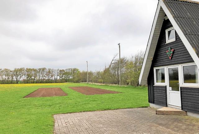 Klar til nye haver på den gamle sportsplads ved Vejby Kulturhus. Foto: Arkivfoto